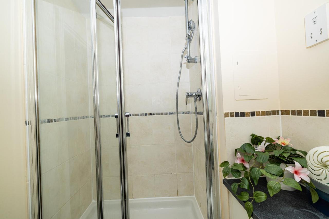Two Bed Apartment Near Canary Wharf Londres Exterior foto