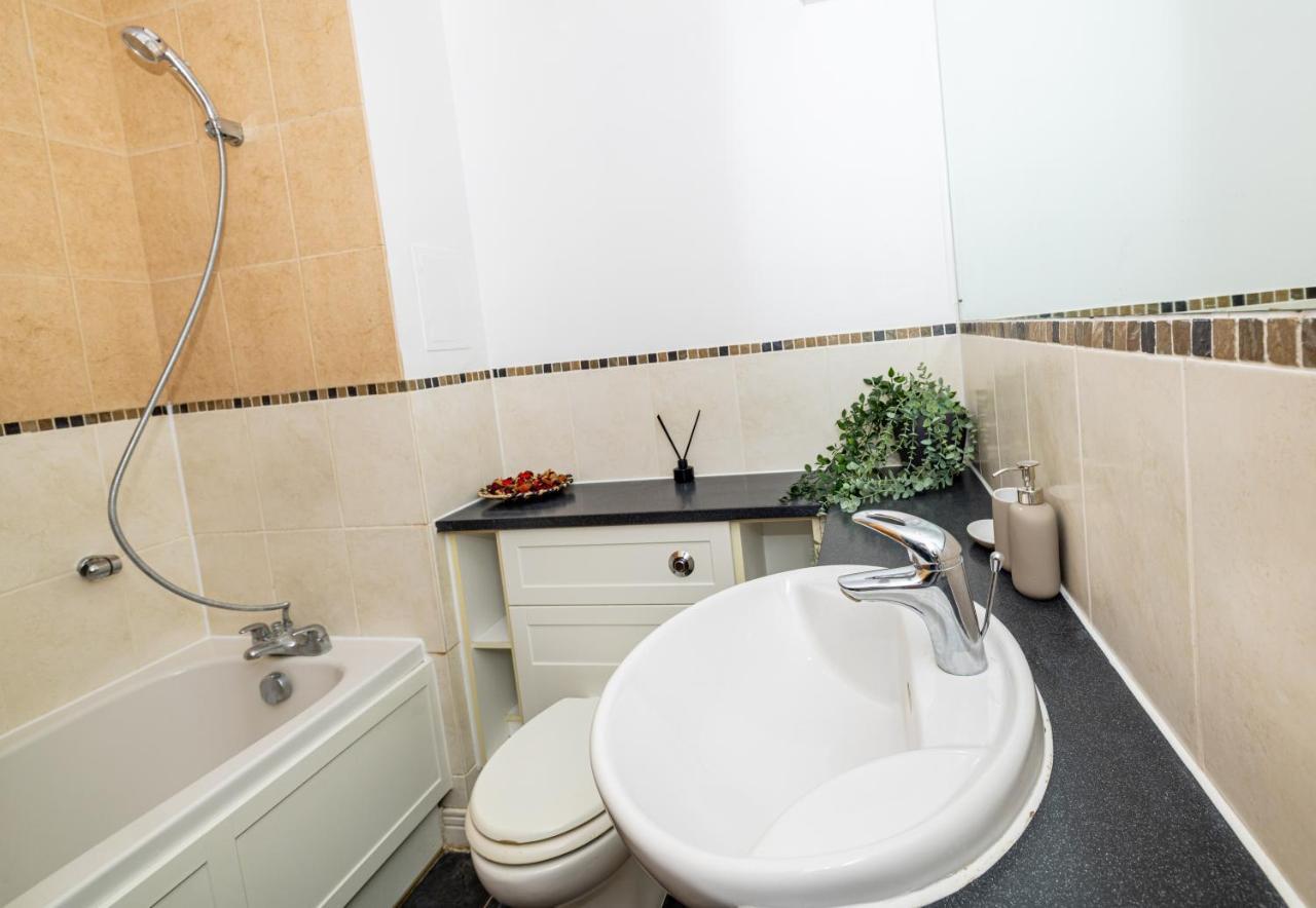 Two Bed Apartment Near Canary Wharf Londres Exterior foto
